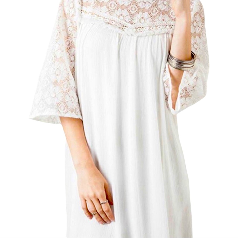 ⛱️ - Perfect for summer. The cutest Umgee White dress with lace. GUC.